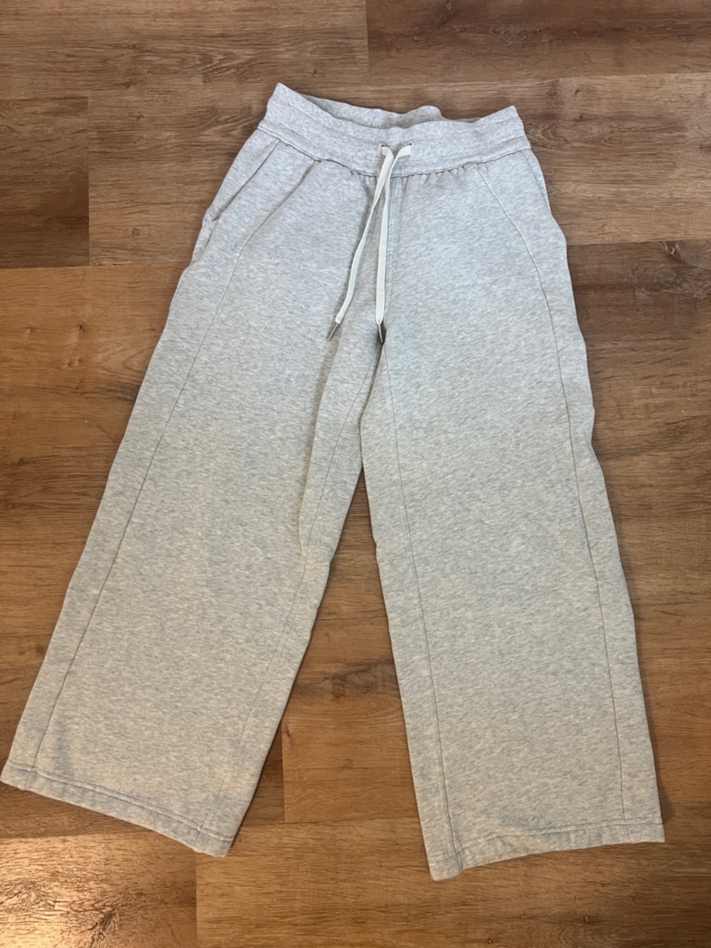 Lululemon Scuba Mid-Rise Wide-Leg Pant
Short - Picture 3 of 6